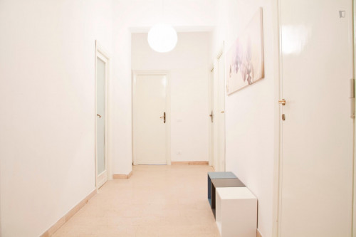 Cosy double bedroom in Ostiense neighbourhood - Gallery - 7