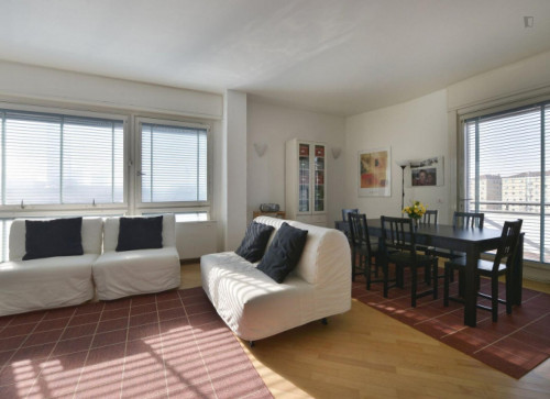 Amazing 2-bedroom flat near the Zara metro