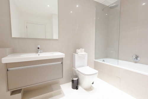  Three-Bedroom Apartment With Three Bathrooms  -  AES Aldgate  - Gallery -  2