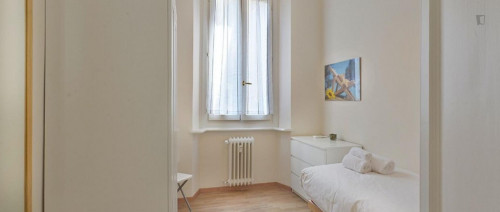 Bright 2-bedroom apartment close to the Università Cattolica del Sacro Cuore - Gallery - 11