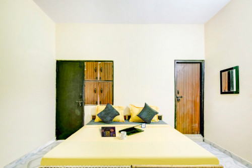 OYO LIFE NOD966 Sector 76 Metro Stn - Rooms