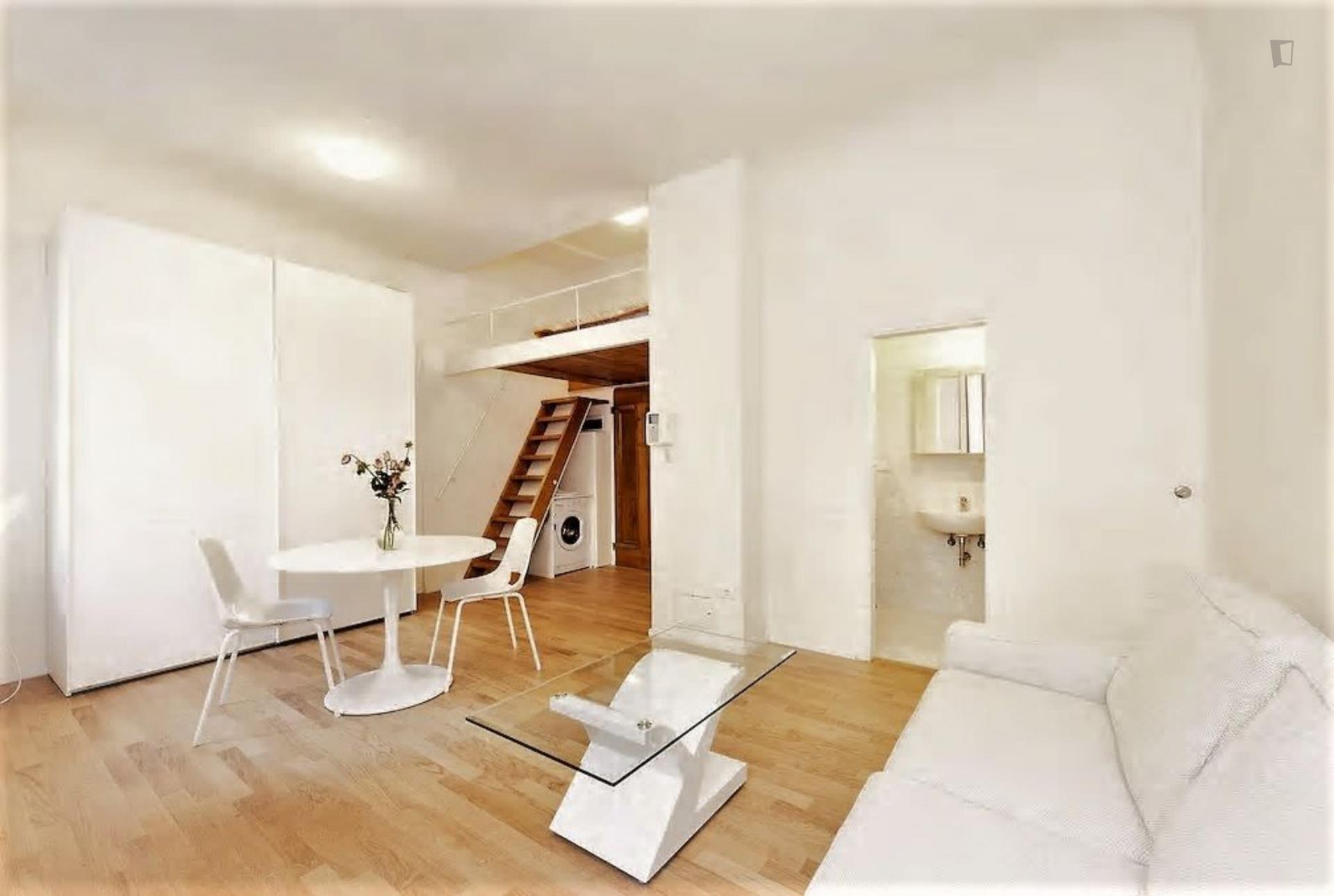 Modern studio near Piazza della Stazione