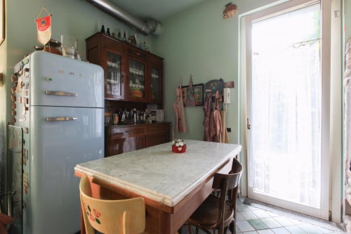 Single bedroom, with private bathroom and balcony, in 2-bedroom house - Gallery - 14