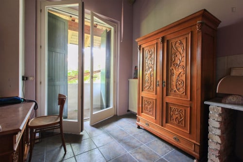 Single bedroom, with private bathroom and balcony, in 2-bedroom house - Gallery - 5