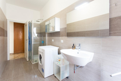 Cool double bedroom near Politecnico di Milano - Gallery - 12