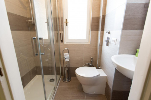 Bright double bedroom close to Politecnico di Milano