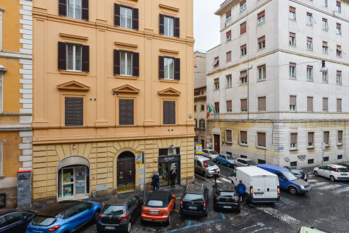 Student-friendly double bedroom in Rione XV Esquilino  - Gallery -  4