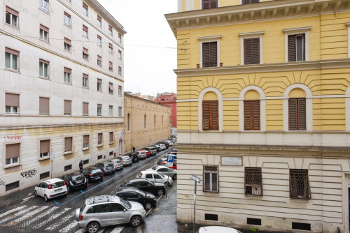 Student-friendly double bedroom in Rione XV Esquilino  - Gallery -  3