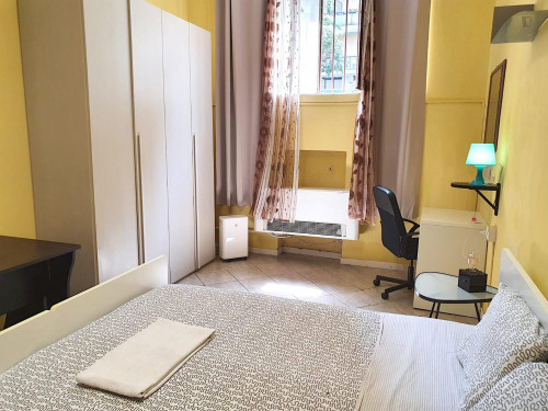 Spacious double bedroom close to Università IULM - Gallery - 13