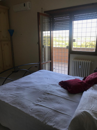 Double bedroom in a 3-bedroom apartment near Mausoleo Delle Fosse Ardeatine  - Gallery -  1