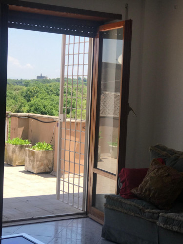 Double bedroom in a 3-bedroom apartment near Mausoleo Delle Fosse Ardeatine  - Gallery -  3