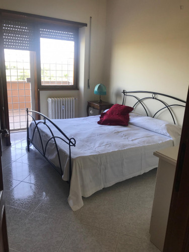 Double bedroom in a 3-bedroom apartment near Mausoleo Delle Fosse Ardeatine  - Gallery -  2