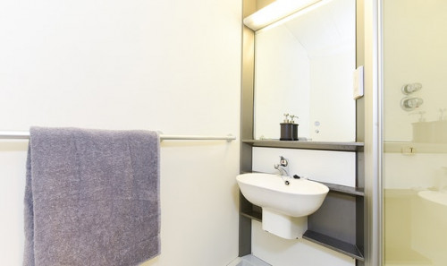  En-Suite  -  Gibson Street Roost  - Gallery -  3