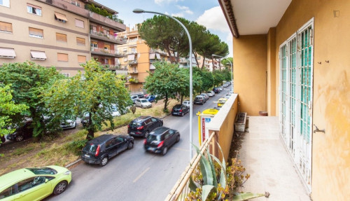 Homely double bedroom with balcony in Municipio VIII - Gallery - 15