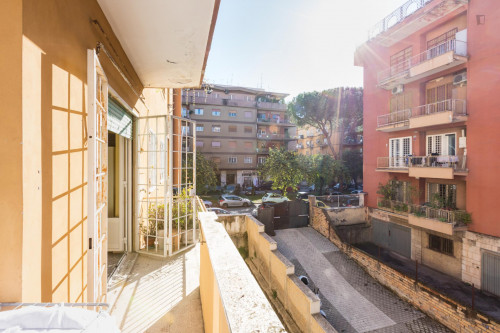 Homely double bedroom with balcony in Municipio VIII - Gallery - 5