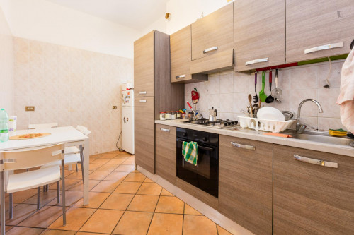 Homely double bedroom with balcony in Municipio VIII - Gallery - 7