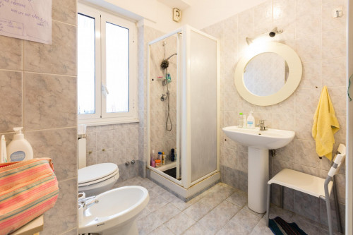Homely double bedroom with balcony in Municipio VIII - Gallery - 8