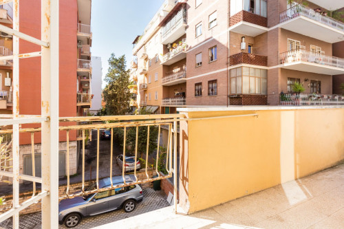 Homely double bedroom with balcony in Municipio VIII - Gallery - 4