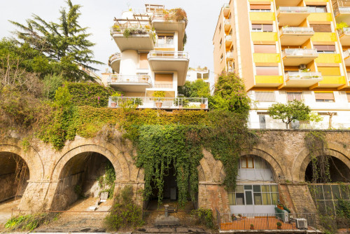 Modern 3-bedroom apartment located in Trastevere