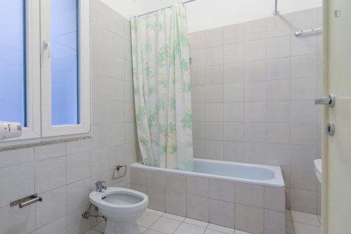 Bright double bedroom with a balcony, near the large Villa Ada Savoia park - Gallery - 8