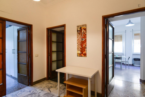 Bright double bedroom with a balcony, near the large Villa Ada Savoia park - Gallery - 14