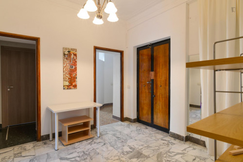 Bright double bedroom with a balcony, near the large Villa Ada Savoia park - Gallery - 13