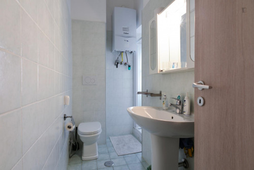 Bright double bedroom with a balcony, near the large Villa Ada Savoia park - Gallery - 11