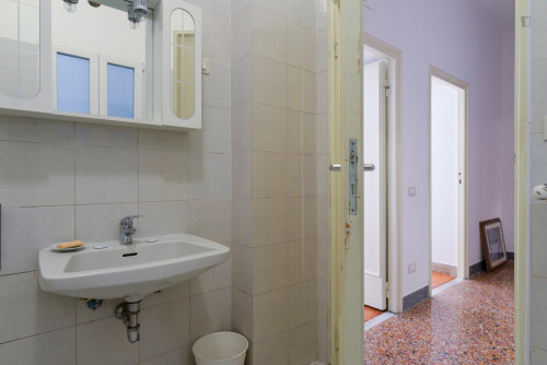 Bright double bedroom with a balcony, near the large Villa Ada Savoia park - Gallery - 9