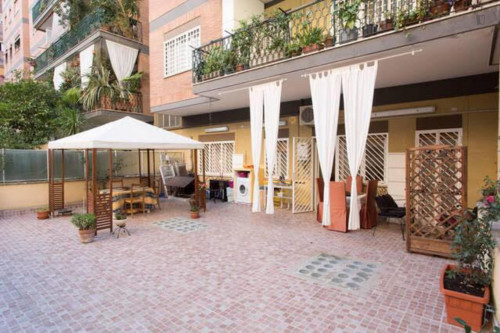 Spacious 2bedrooms apartment with garden next to Vatican City