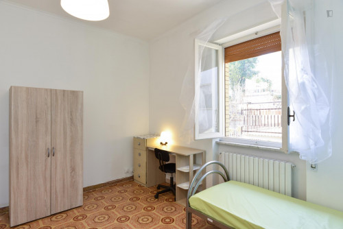 Spacious twin bedroom close to Fidene train station  - Gallery -  2