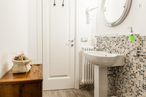  Welcoming 1-Bedroom Annex Cottage, Close To Porta Romana  -  Welcoming 1-bedroom annex cottage, close to Porta Romana  - Gallery -  1