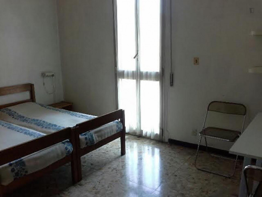 Cheerful twin bedroom in a 2-bedroom flat, in Bolognina
