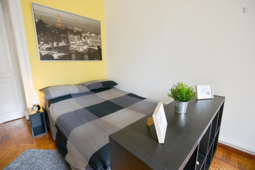 Bright double bedroom in Turin