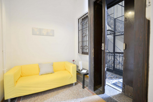 Bright double bedroom in Turin