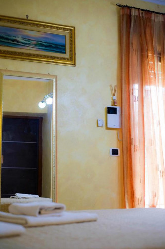 Spacious double ensuite bedroom next to Parco Di Centocelle metro station  - Gallery -  1