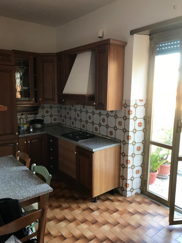 Double bedroom, with balcony, in 3-bedroom apartment