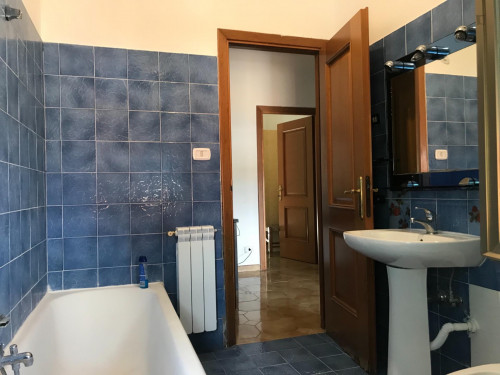 Double bedroom, with balcony, in 3-bedroom apartment