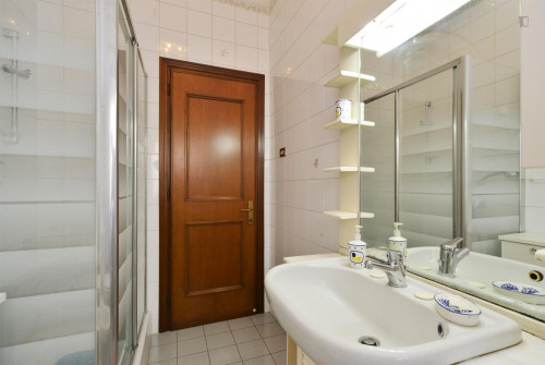 First-class single bedroom minutes away from Mirti metro station - Gallery - 8