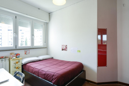 Single bedroom in 4-bedroom apartment - Gallery - 23