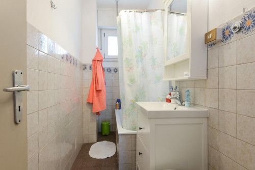 Single bedroom in 4-bedroom apartment - Gallery - 9