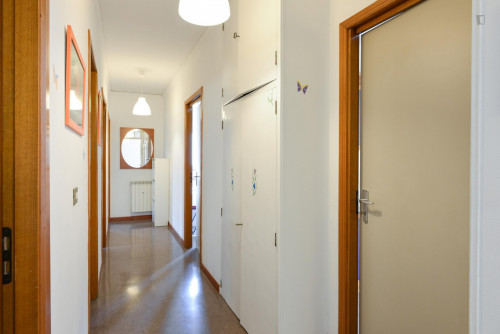 Single bedroom in 4-bedroom apartment - Gallery - 5