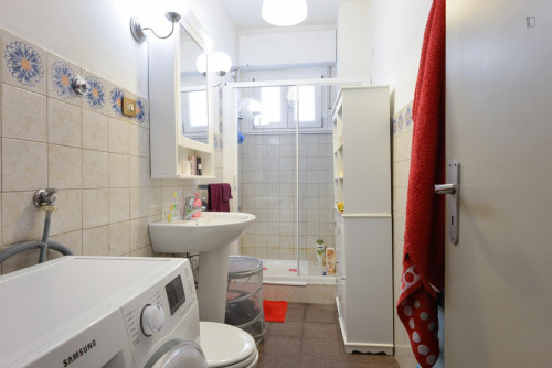 Single bedroom in 4-bedroom apartment - Gallery - 8