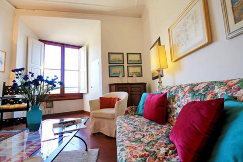 Charismatic 1-bedroom flat in San Frediano - Gallery - 13