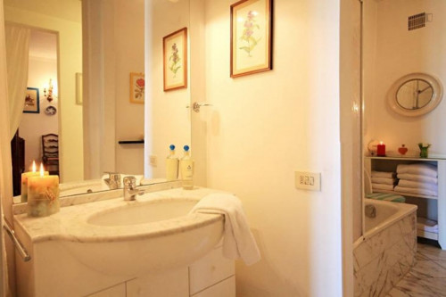 Charismatic 1-bedroom flat in San Frediano - Gallery - 7