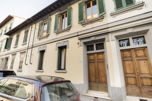 Original double ensite bedroom in a 3-bedroom flat, near the heart of the city