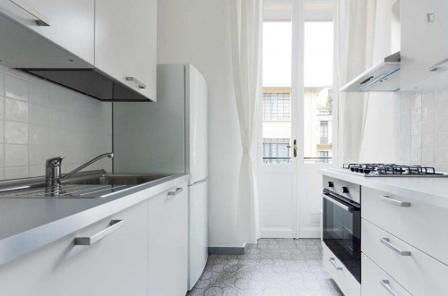 Luminous double bedroom in Turin - Gallery - 6