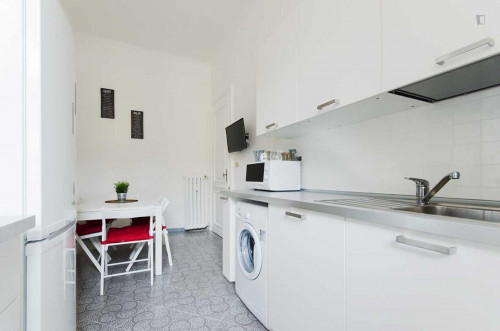 Luminous double bedroom in Turin