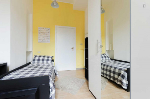 Luminous double bedroom in Turin