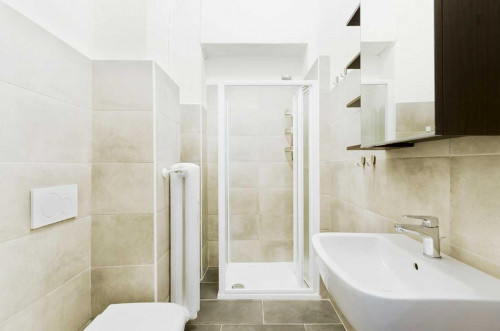 Luminous double bedroom in Turin - Gallery - 8