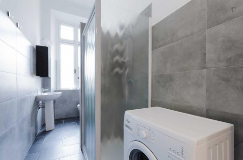 Luminous double bedroom in Turin - Gallery - 9